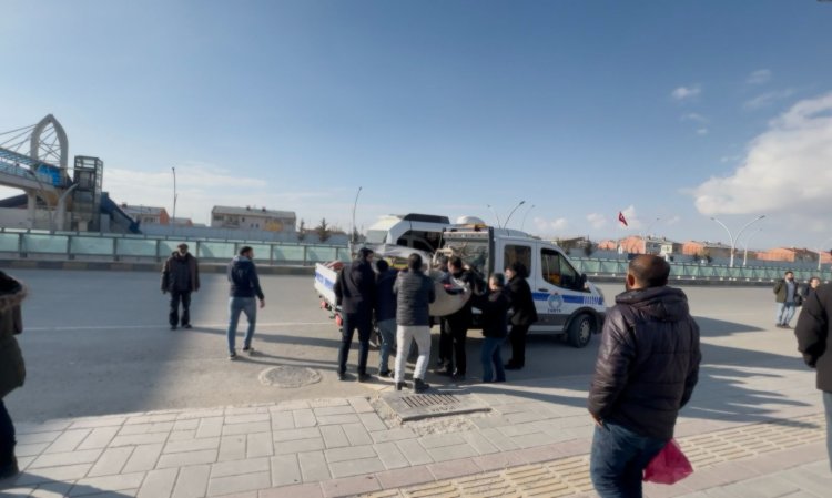 VAN BÜYÜKŞEHİR, KALDIRIM VE SEYYAR SATICI İŞGALİNE NİHAYET EL ATTI