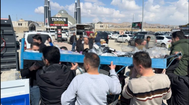 VAN BÜYÜKŞEHİR, KALDIRIM VE SEYYAR SATICI İŞGALİNE NİHAYET EL ATTI