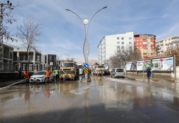VAN BÜYÜKŞEHİR BELEDİYESİ GENEL BİR TEMİZLİK BAŞLATTI