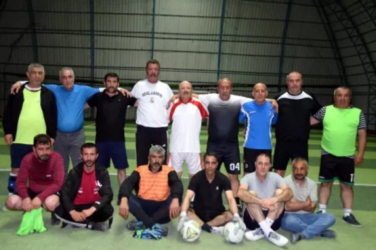 Van'da Yaşları 55-70; Yılların Sporcuları Halı Sahada Top Koşturuyorlar!