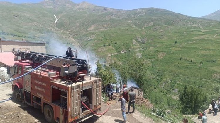 Ev Yangının da Dumandan Zehirlenen 14 Yaşındaki Çocuk Öldü 
