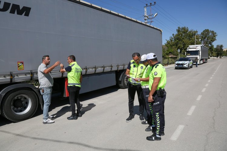 USULSÜZ PARK YAPAN TIRLARA VAN BÜYÜKŞEHİRDEN İZİN YOK!