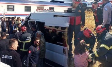 Muş’ta Öğrenci Servisine Tren Çarptı: 17 Yaralı 