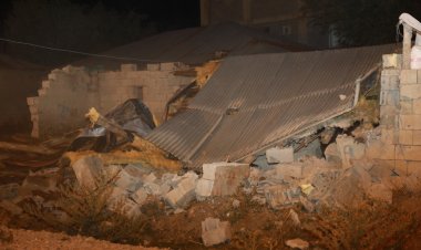 İpekyolu Belediyesi, Kent Merkezindeki Ahırları Yıkıyor