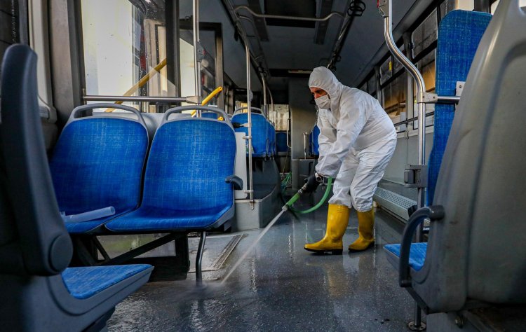 VAN’IN TOPLU ULAŞIM ARAÇLARI DÜZENLİ TEMİZLENİYOR