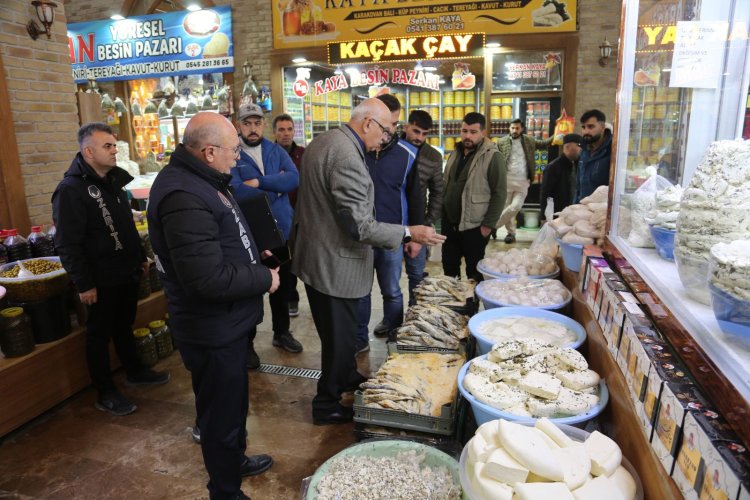 BÜYÜKŞEHİR ZABITASINDAN PEYNİRCİLER ÇARŞISI’NDA HİJYEN DENETİMİ