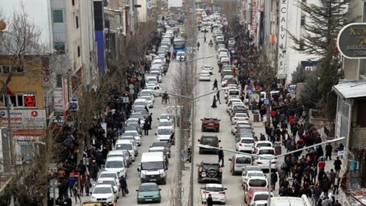 Van'da Trafik Krizi Büyüyor: Şehir Adeta Durma Noktasında