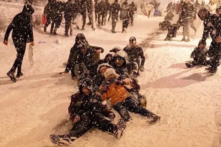 VAN'DA EĞİTİME KAR ENGELİ: 30 ARALIK SALI GÜNÜ OKULLAR TATİL!
