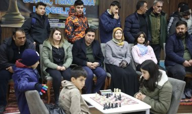 Strateji ve Dostluk Bir Arada: Gürpınar'da Satranç Turnuvası Başladı!