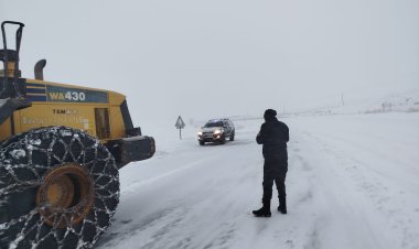 Başkale’de Kar Seferberliği: Ekipler 7/24 Sahada