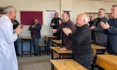 42 Yıl, Binlerce Mezun, Tek Bir Veda: Felsefe Öğretmeni Mehmet Yıldız Emekli Oldu