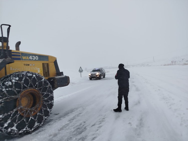 Başkale’de Kar Seferberliği: Ekipler 7/24 Sahada