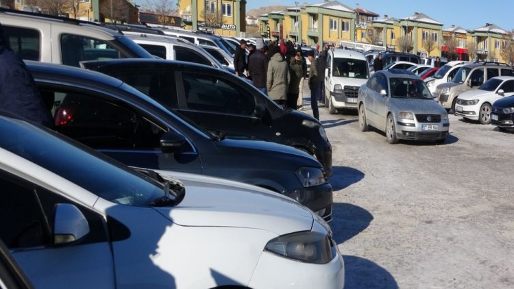 Van’da Otomotiv Piyasası "Açık Hava Müzesine" Döndü: Satışlar Yüzde 80 Düştü!