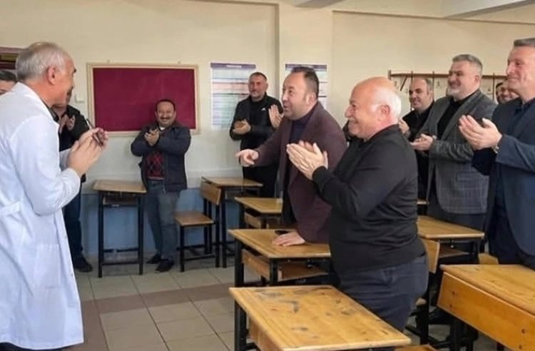 42 Yıl, Binlerce Mezun, Tek Bir Veda: Felsefe Öğretmeni Mehmet Yıldız Emekli Oldu