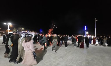 Edremit’te Baharın Müjdecisi Newroz Ateşi Erken Yakıldı
