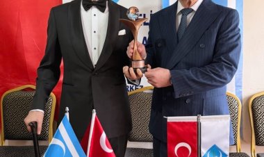 Akif Manaf’a "Barış ve İnsan Hakları Ödülü"