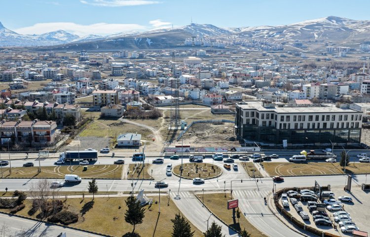 Van'da Ulaşımı Rahatlatacak Dev Adım: Havalimanı ve Elmalık Yolu Birleşiyor!