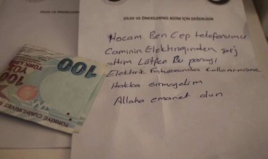 Tokat’ta Camide Telefonunu Şarj Eden Vatandaş, Elektrik Faturası İçin Para Bıraktı