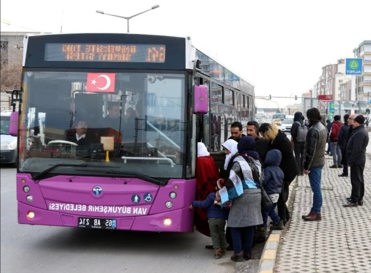 Van’da Toplu Taşıma Krizi Derinleşiyor: Büyükşehir Belediyesi Otobüs Sayısını Artırmak Yerine Sayıyı Düşürüyor mu?