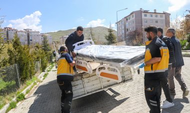 Van Büyükşehir Belediyesi’nden İhtiyaç Sahibi Hastalara Hasta Yatağı Desteği
