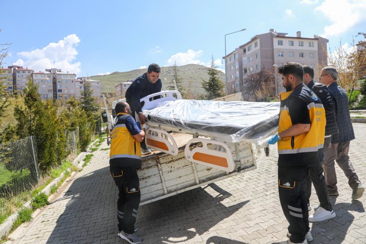 Van Büyükşehir Belediyesi’nden İhtiyaç Sahibi Hastalara Hasta Yatağı Desteği