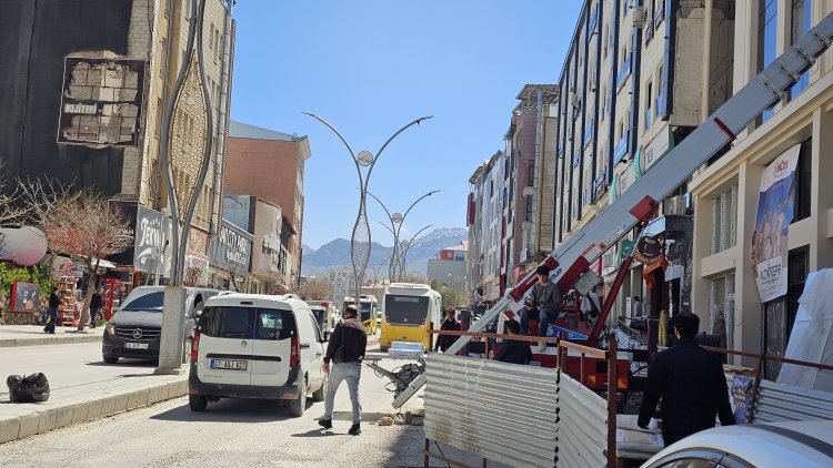 Van’ın Göbeğinde İşgal Var: Trafik Canavarına Dönüşen İş Makineleri, Denetimsizlik Can Yakıyor