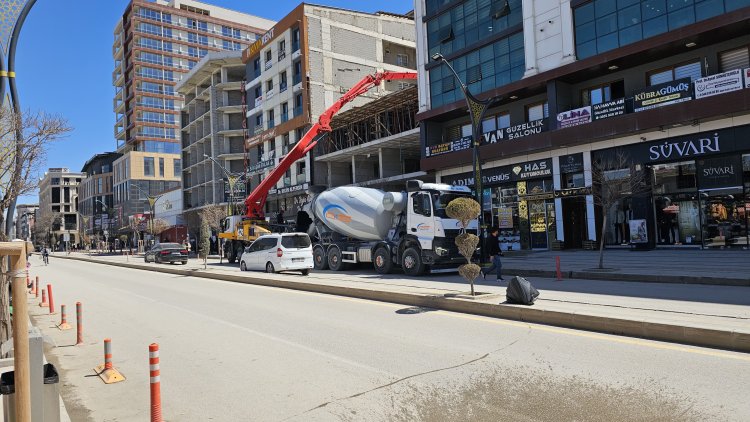 Van’ın Göbeğinde İşgal Var: Trafik Canavarına Dönüşen İş Makineleri, Denetimsizlik Can Yakıyor