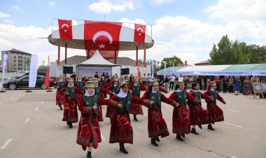 Van'da 100 ADEM'in Yıl Sonu Sergisi Açıldı: Vali Balcı'dan Kadın Vurgusu
