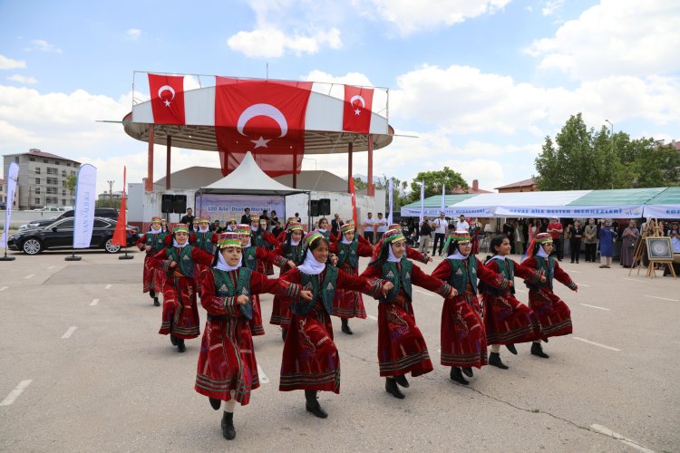 Van'da 100 ADEM'in Yıl Sonu Sergisi Açıldı: Vali Balcı'dan Kadın Vurgusu