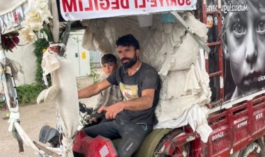Kocaeli'de Kağıt Toplayıcısının Aracına Yazdığı 'Suriyeli değilim' Yazısı Gündem Oldu