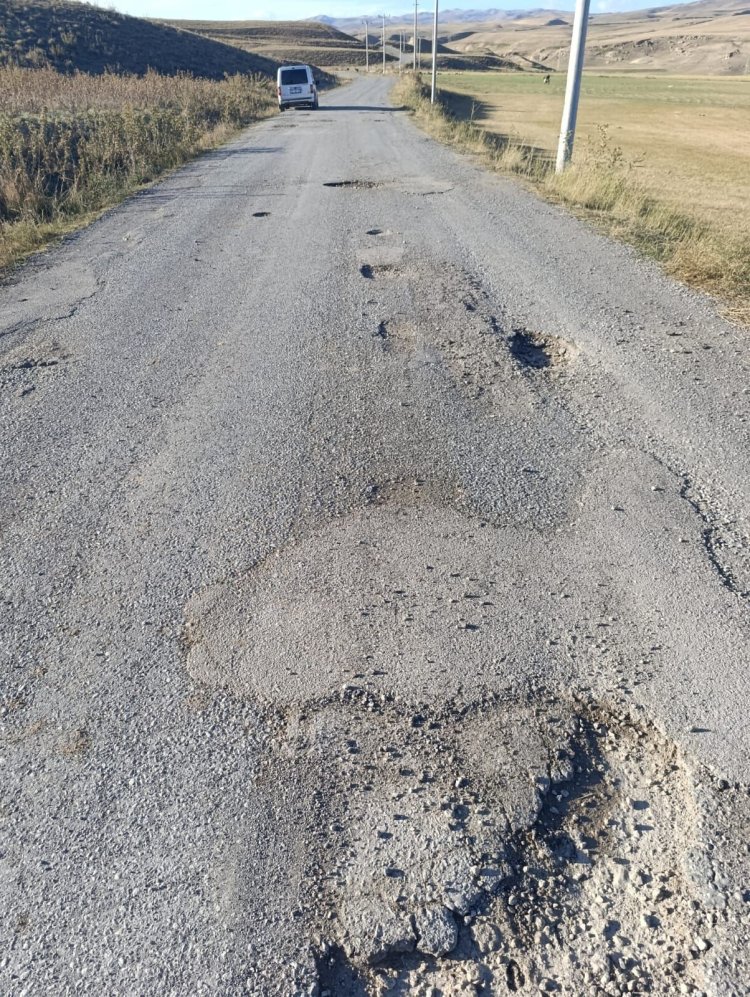 Van'da Yol Krizi Büyüyor: Vatandaş Çaresiz, Belediyeler Sorumluluktan Kaçıyor