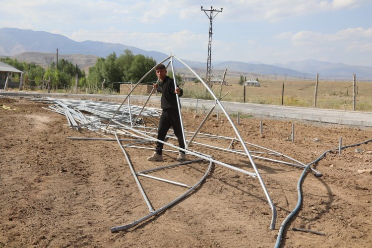 “Topraktan Sofraya Kadın Emeği: Başkale’de 7 Mahalleye Modern Sera Müjdesi”