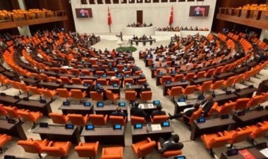 Meclis 52 Gün Tatilde, Halk Sokakta, Vekiller Dinlenirken Ekonomi Yangını Büyüyor