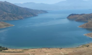 Van Gölü'nde Yürek Yakan Veda: Serinlemek İsterken Hayatını Kaybeden İki Kardeş